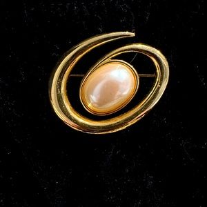 Vintage Monet gold and “pearl” brooch